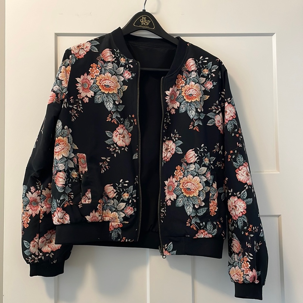 Reversible bomber jacket